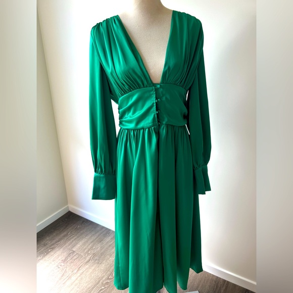 MOTF Dresses & Skirts - Motif label Dress green colour lined long sleeves satin/silk look gown